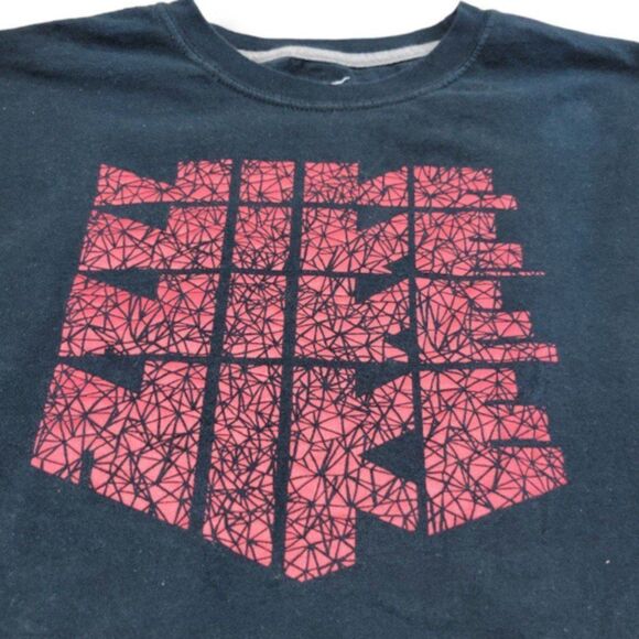 Nike Shirt Size Large Nike Regular Fit T-Shirt Graphic Tee Graphic Print T-Shirt - Picture 3 of 5